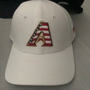 white dbacks hat